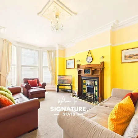 New Charming Victorian By Signature - Free Parking - Spacious Tatil Evi