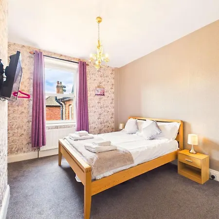 New Charming Victorian By Signature - Free Parking - Spacious Tatil Evi