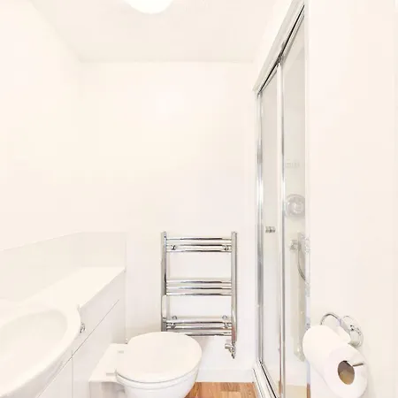 New Charming Victorian By Signature - Free Parking - Spacious Tatil Evi