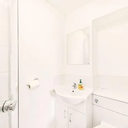 New Charming Victorian By Signature - Free Parking - Spacious Tatil Evi