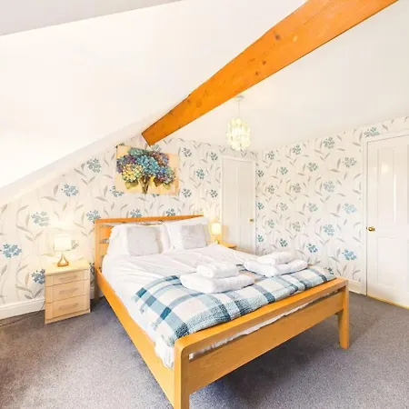 New Charming Victorian By Signature - Free Parking - Spacious