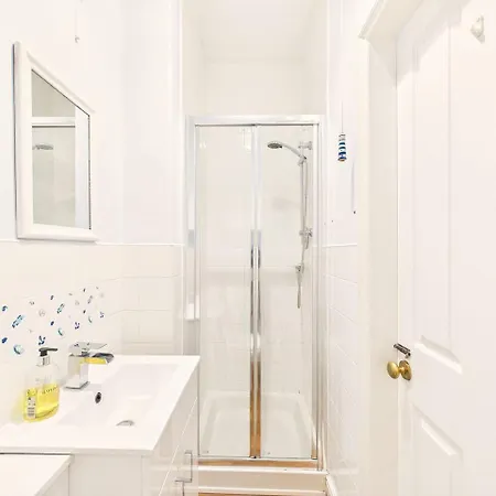 New Charming Victorian By Signature - Free Parking - Spacious Tatil Evi *