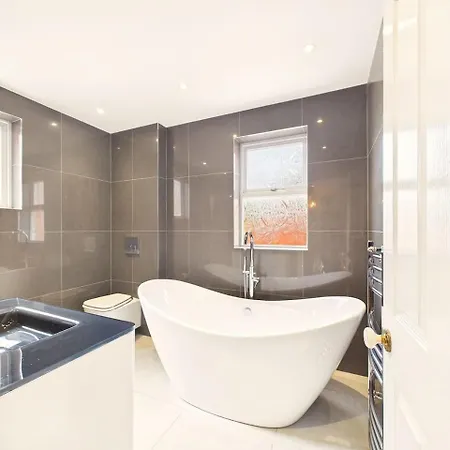New Charming Victorian By Signature - Free Parking - Spacious Tatil Evi *