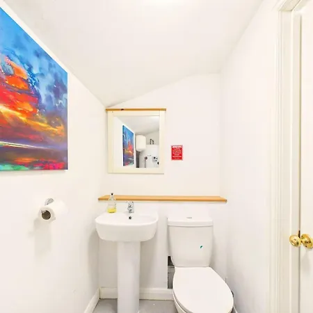 بيت للعطل Prospect Hill - Charming Victorian Home By Signature Stays - Sleeps 8