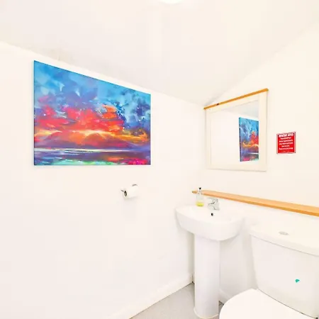 New Charming Victorian By Signature - Free Parking - Spacious Tatil Evi Whitby